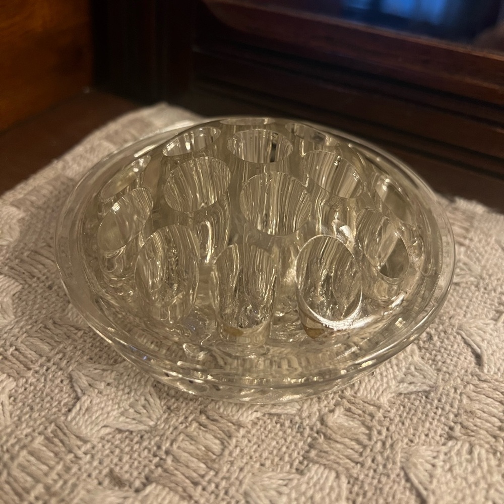 NO‎ BRAND Classic Vintage MCM Mid Century Modern 20 Hole Clear Glass Flower Frog